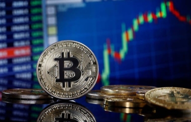 Bitcoin Bearish Flag Goes Up As Expert Analyst Predicts A Massive Crash To ,000