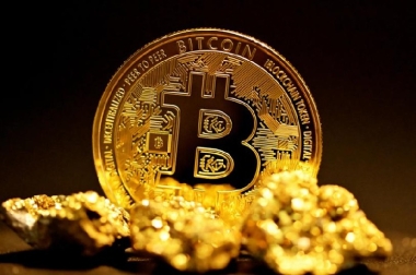 Bitcoin tops ,000 as Strategy mulls selling its BTC to fund dividend obligations