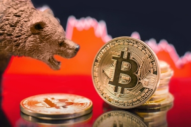 Bitcoin to ,000? Top Bloomberg Expert Predicts Groundbreaking 86% Crash for Crypto