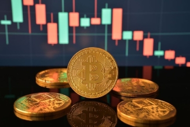 Bitcoin, Ethereum, XRP, Dogecoin Dip as Trump Reinstates Strait of Hormuz Blockade: Analyst Says Whales 'Actively Accumulating' BTC
