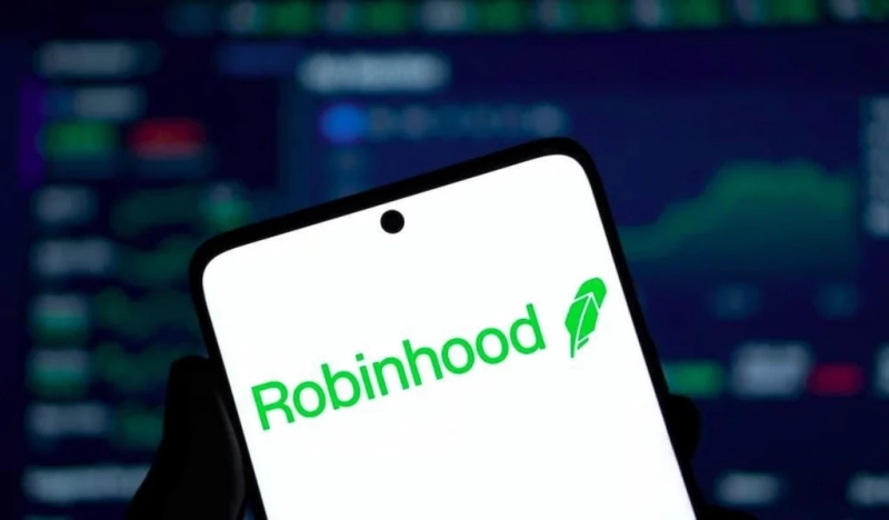 Crypto trader turns  into  million on Robinhood Chain meme coin