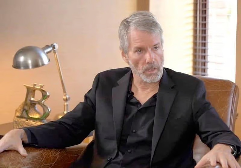Michael Saylor's Bitcoin sales could trigger FTX-style market capitulation, expert warns