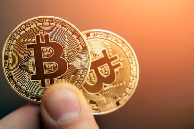 'Head & Shoulders' Pattern Appears on Bitcoin Price Chart: Why ,200 Is Key Level to Watch Next
