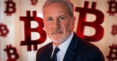Anti-Bitcoin Peter Schiff Warns: Switch to Gold Before the Market Crashes!