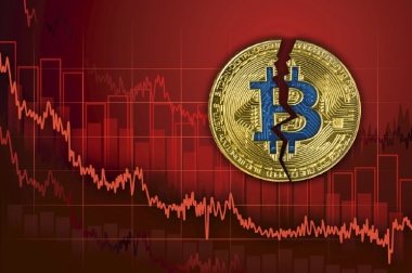 Bitcoin on Track for ,000 if S&P 500 Drops 20%, Bloomberg Strategist Insists